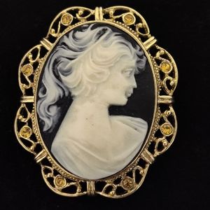 Vintage Victorin Style Resin Cameo Brooch